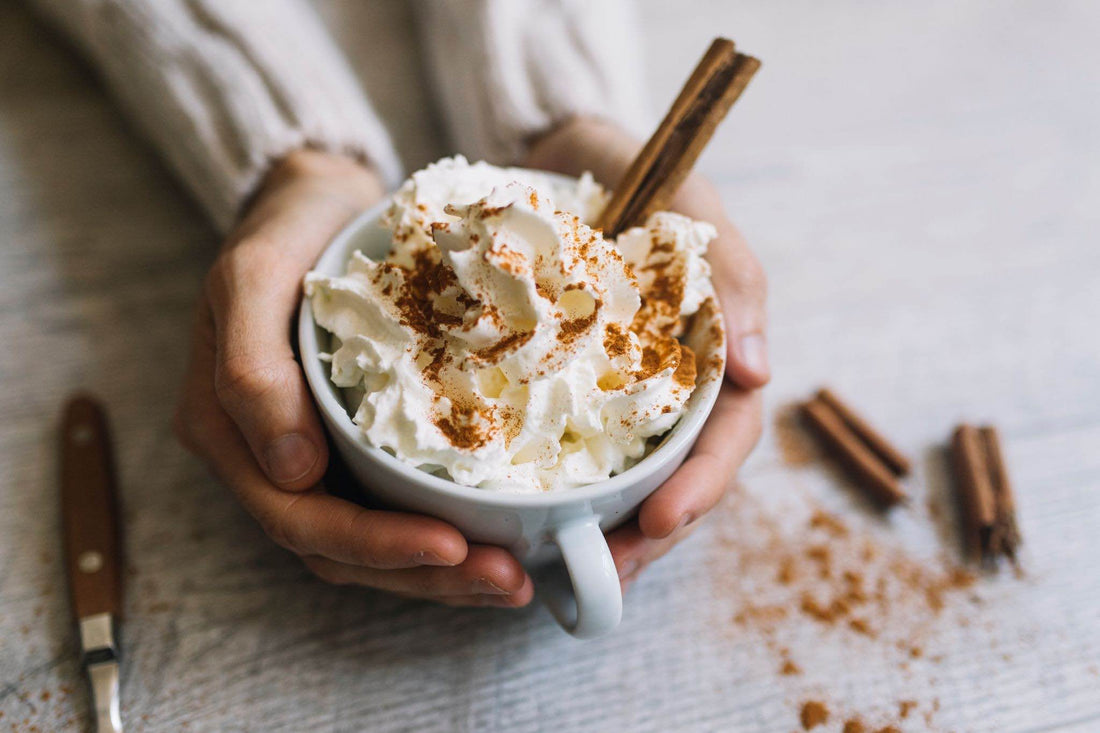 Chocolat Blanc Chaud au Pumpkin Spice