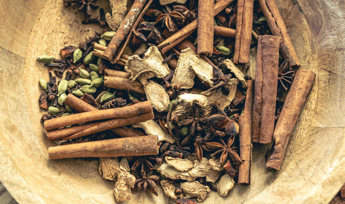 Digestion difficile ? Pourquoi les épices du Chaï sont vos meilleures alliées après un repas ☕🌱