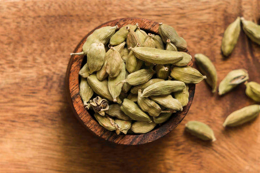Zoom sur la cardamome : la reine des épices et ses bienfaits pour la digestion 👑🌿
